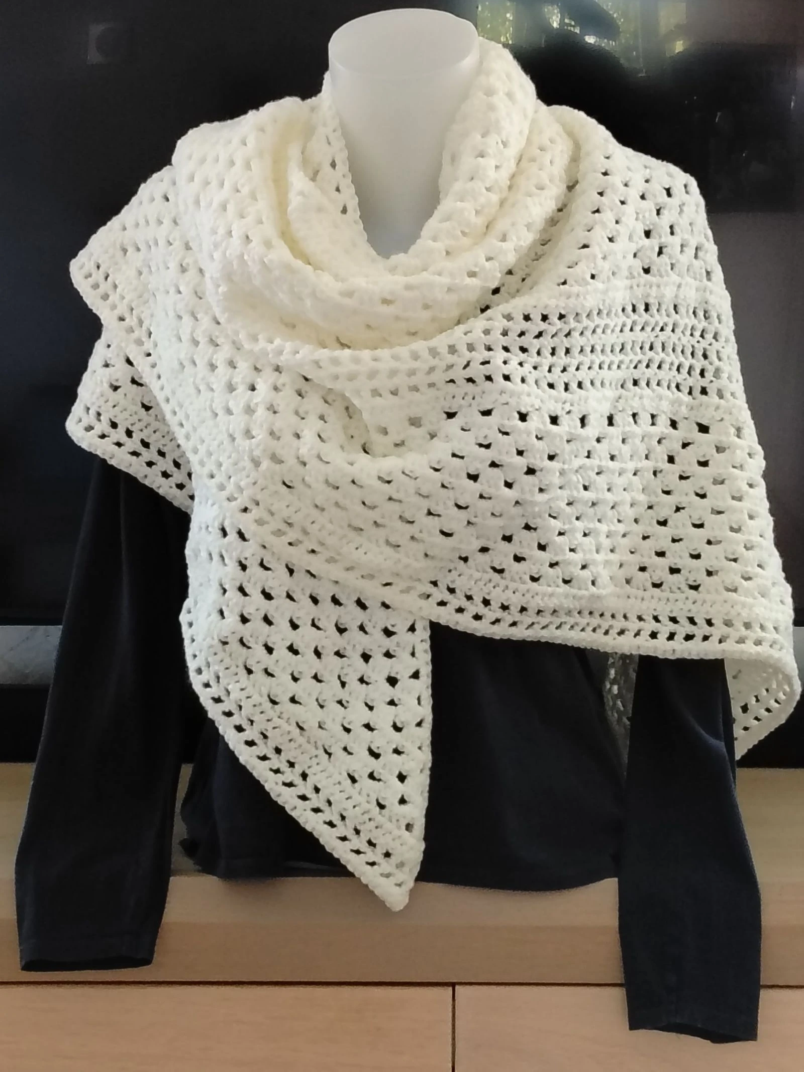 White crocheted acrylic openwork shawl – photo 5